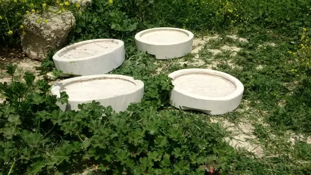 Suriyeli Abdülvahit ekmeğini taştan çıkarıyor