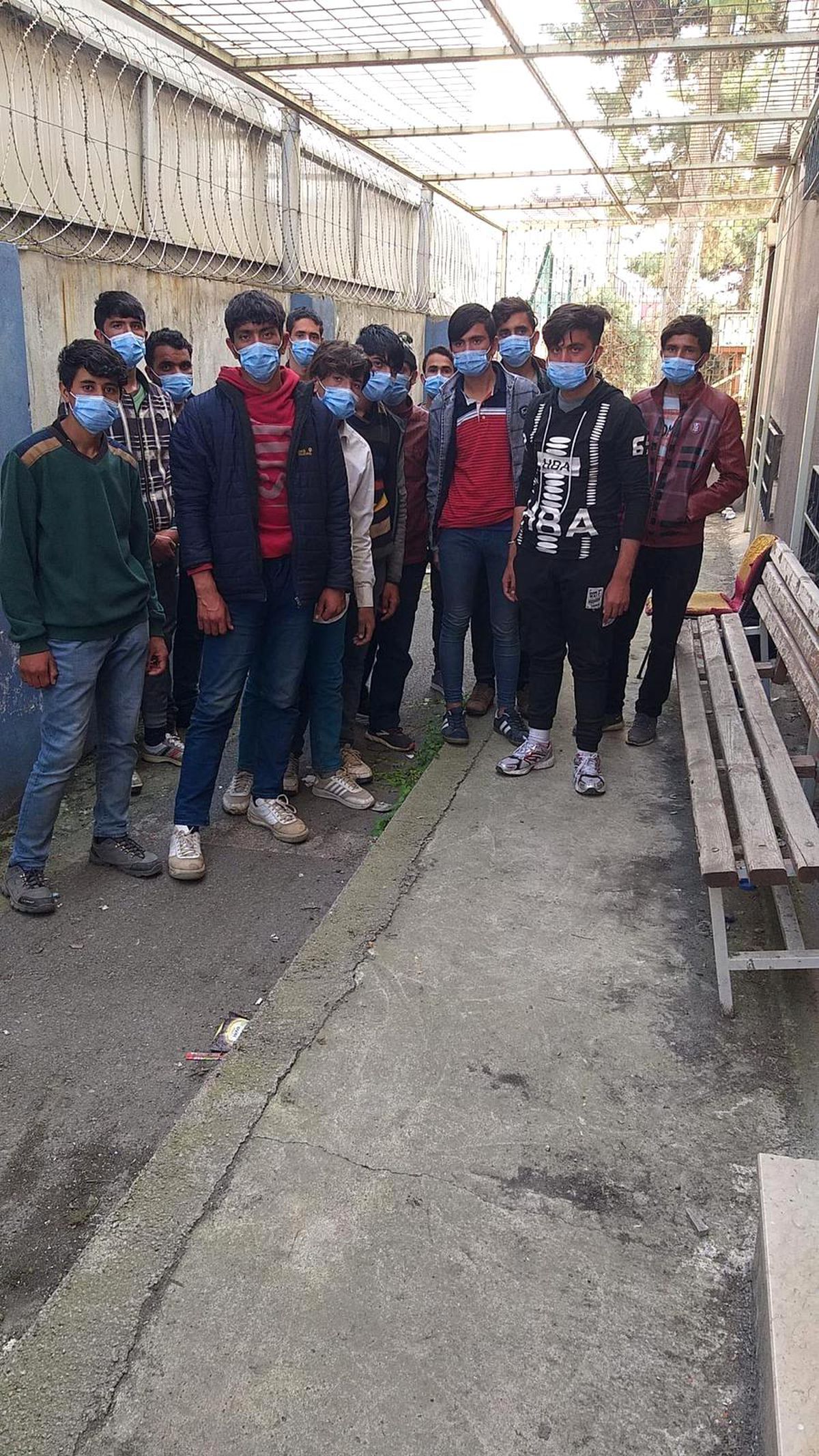 TEM\'de durdurulan otobüsten 16 düzensiz göçmen çıktı