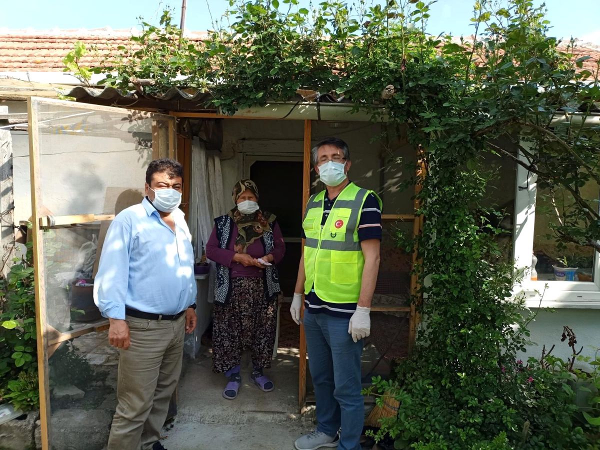 Yaşlı ve engelli vatandaşların maaşları evlerinde ödeniyor