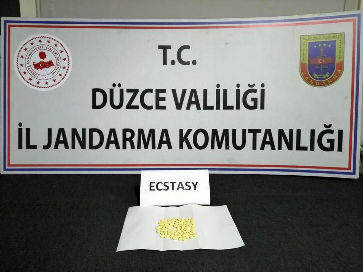 Arızalı motosikleti taşıyan çekiciden uyuşturucu çıktı