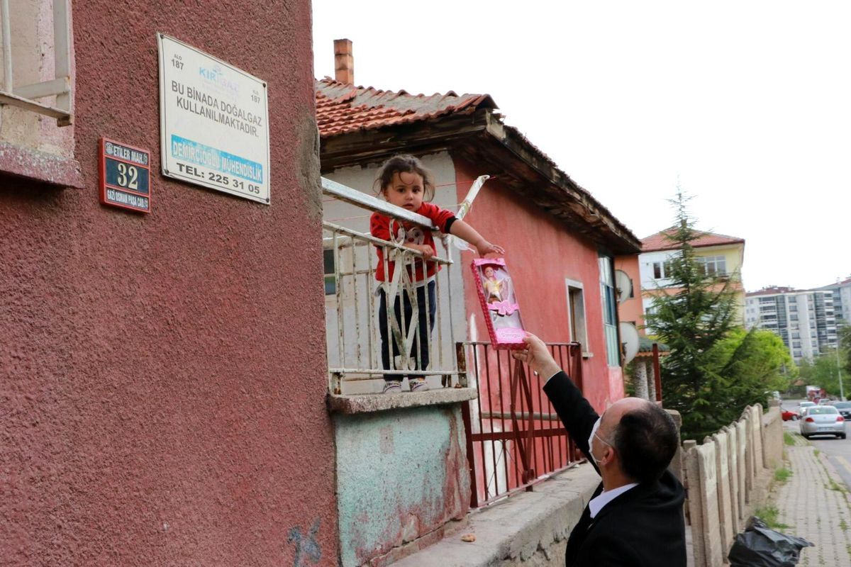 Son dakika: Başkan Saygılı\'dan evde kalan çocuklara sürpriz