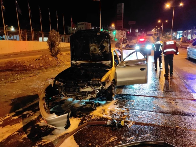 Bodrum'da otomobil bir anda alev topuna döndü