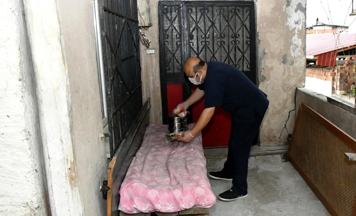 Samsun Büyükşehir Belediyesinden ihtiyaç sahibi ailelere iki öğün yemek servisi