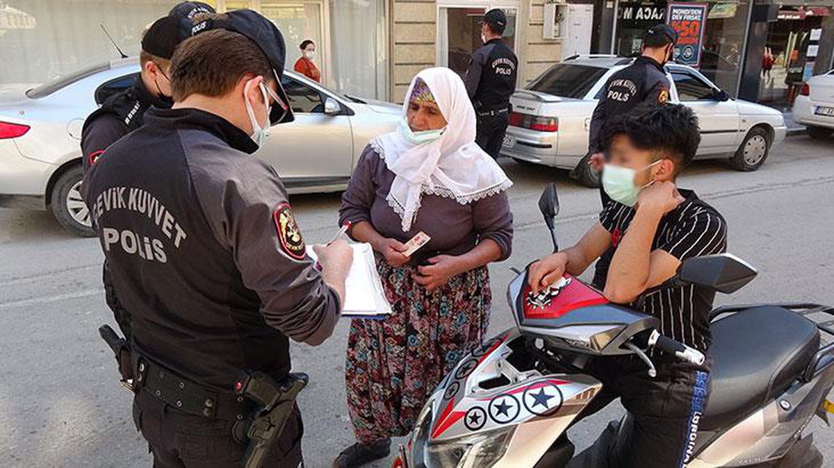 Edirne\'de torununun motosikletiyle markete giden yaşlı kadına ceza yazıldığı iddiası