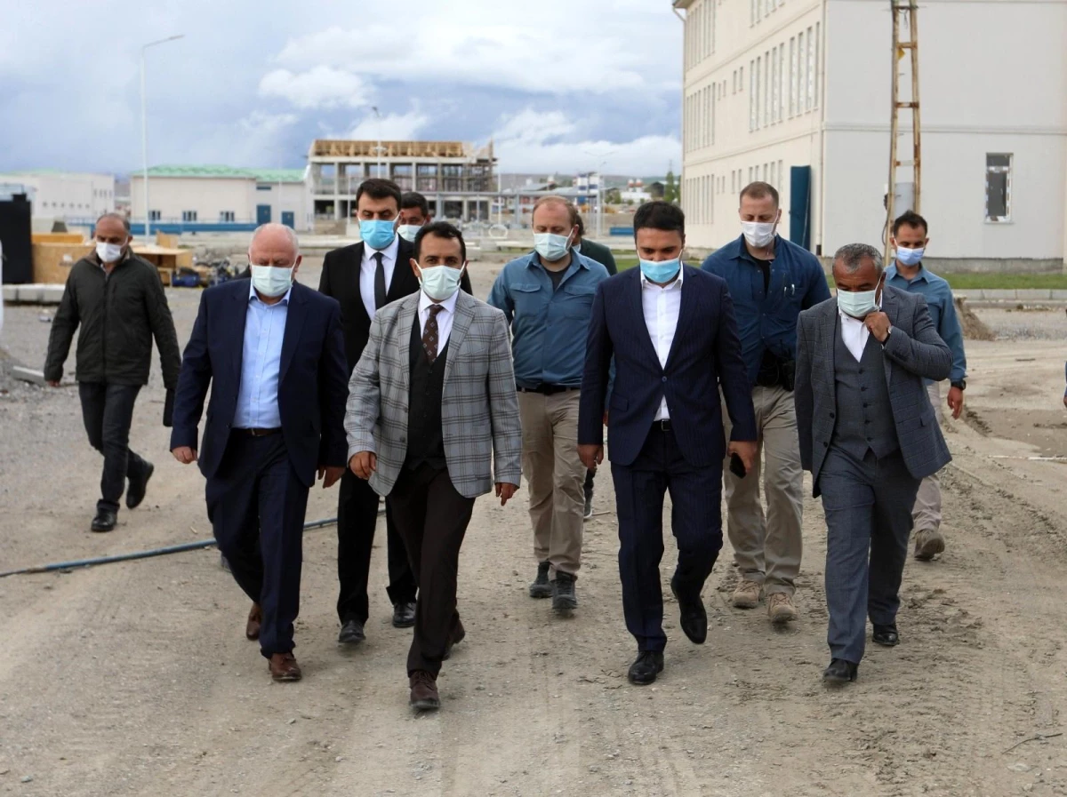 Van Büyükşehir Belediyesi Genel Sekreteri Çeliker, arıtma tesisini gezdi