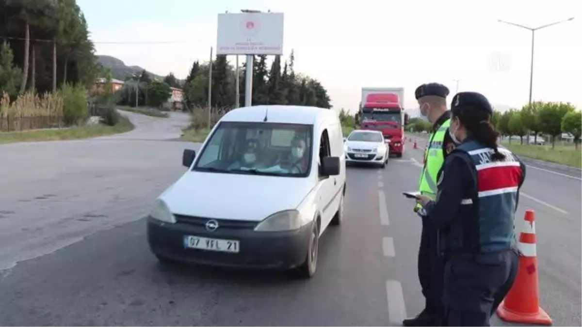 Son dakika haberi! Görev başındaki jandarma ekibi iftarını uygulama noktasında yaptı