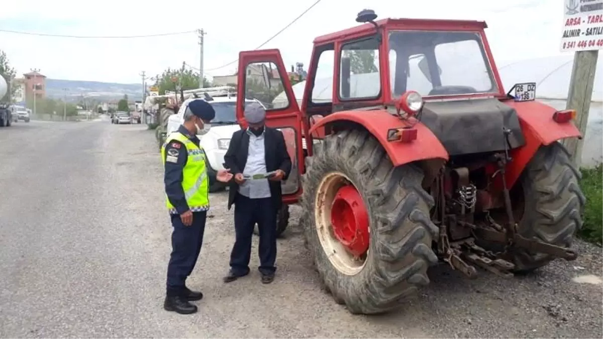 Jandarmadan çiftçilere traktör kullanımı eğitimi