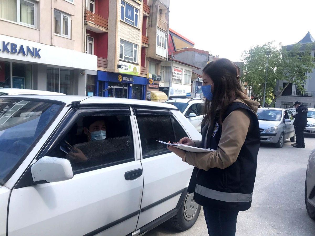 Kapanmada dışarıda olan sürücüler tek tek durduruldu