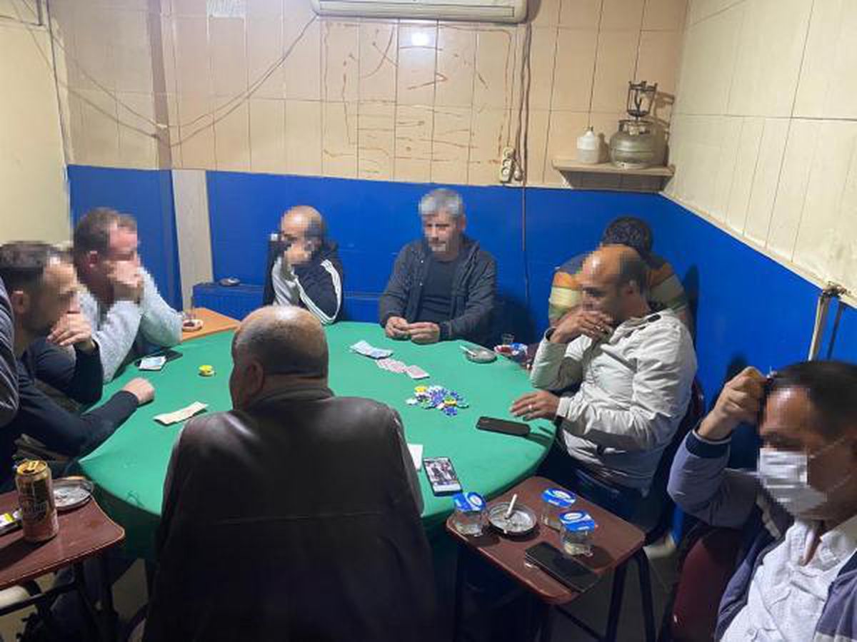 Kısıtlamalara rağmen kahvede kumara 28 bin lira ceza