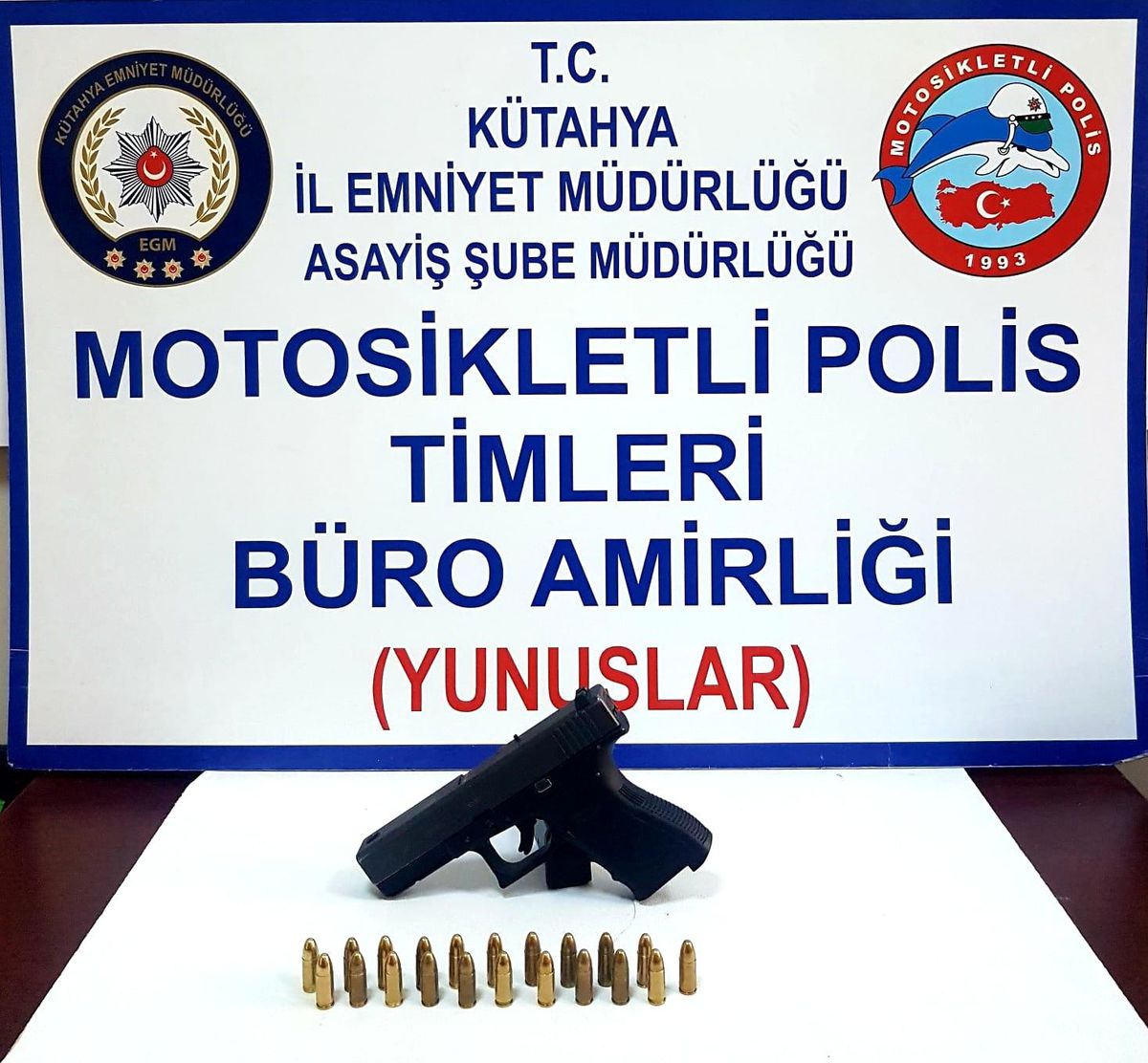 Kütahya\'da bir araçta ruhsatsız tabanca ele geçirildi