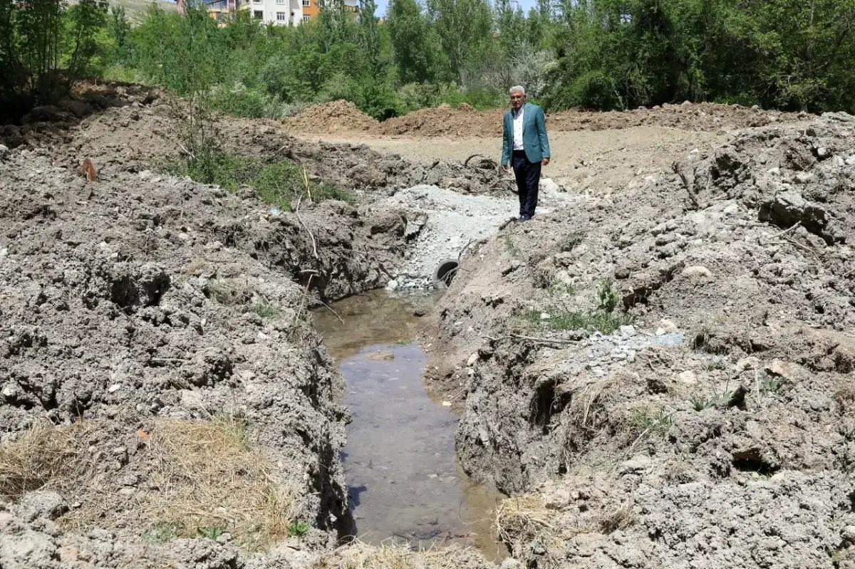 Battalgazi Belediye Başkanı Osman Güder, yol çalışmasını inceledi