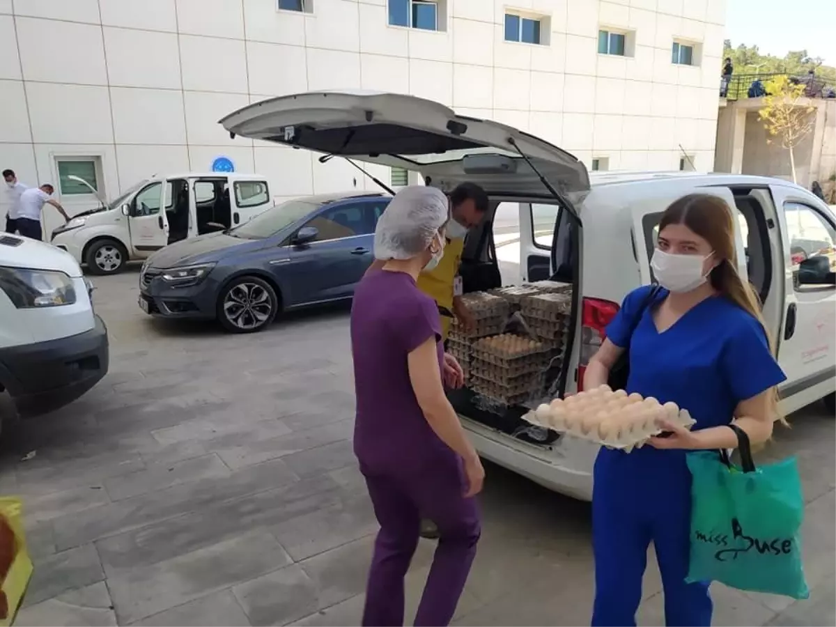 Sağlık çalışanlarına yumurta ile teşekkür etti