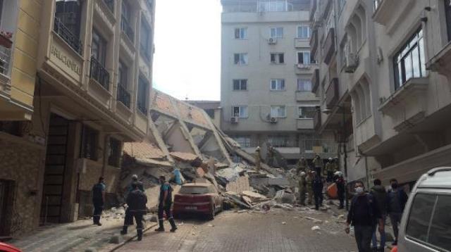 Son Dakika! Zeytinburnu'nda daha önce boşaltılan bina çöktü, enkaz altında çok sayıda araç var