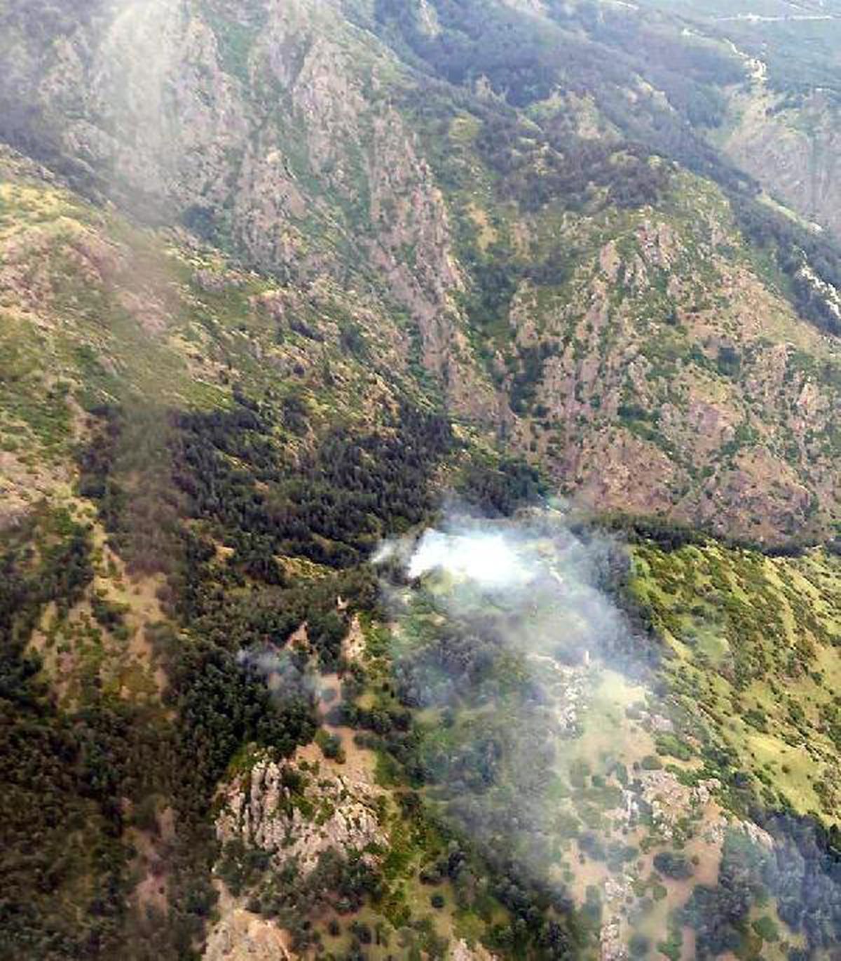 Spil Dağı Milli Parkı\'nda yangın; havadan ve karadan müdahaleyle söndürüldü
