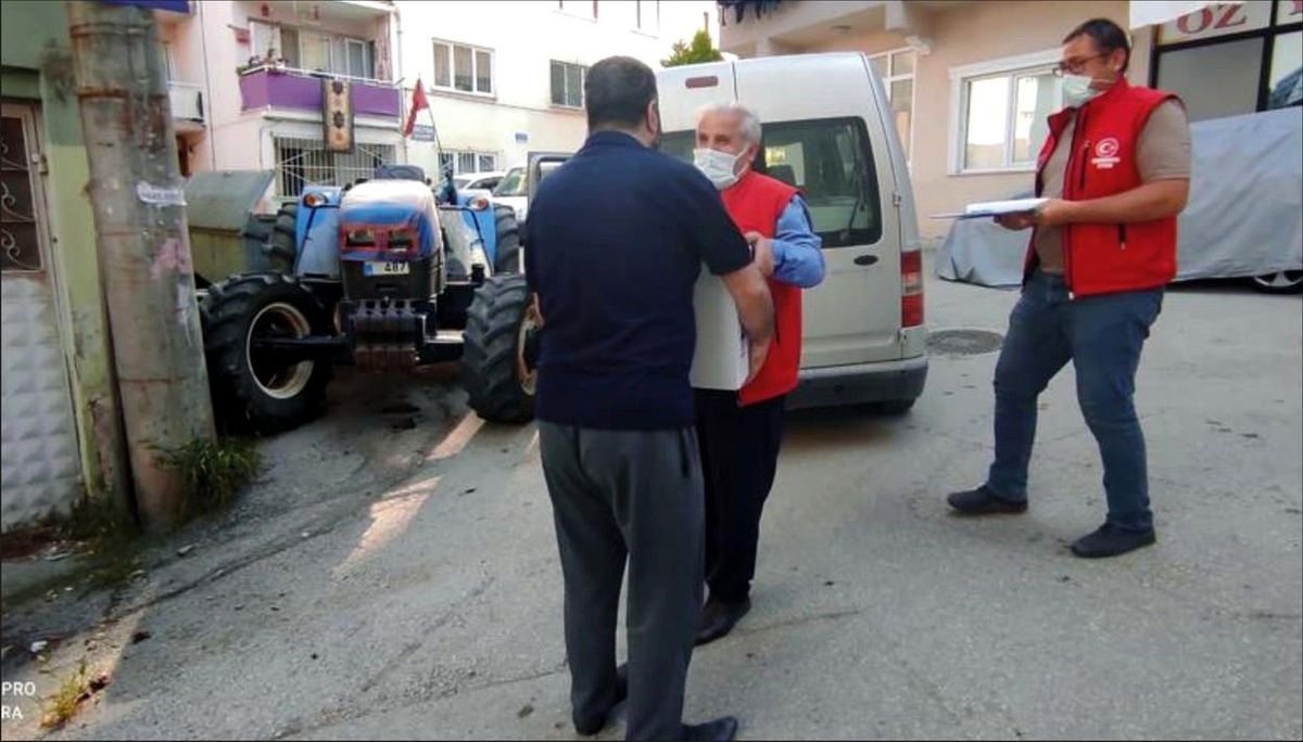 Tam kapanmada Mudanya Kaymakamlığı\'ndan 2 bin 152 haneye yardım