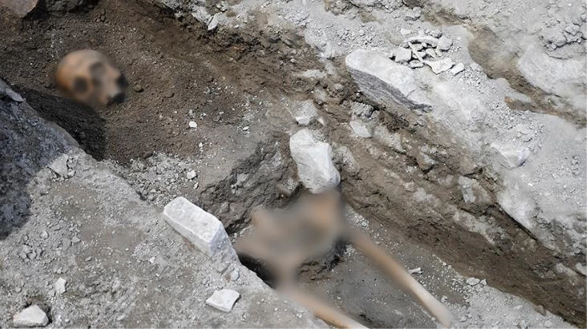 Tarihi Kadıkalesi kazılarında 13\'üncü yüzyıldan kalma insan iskeletleri bulundu