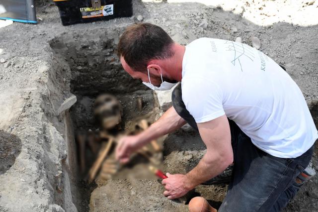 Tarihi Kadıkalesi kazılarında 13'üncü yüzyıldan kalma insan iskeletleri bulundu