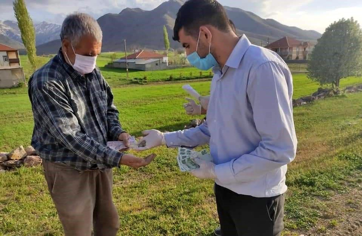 Tomarza Vefa Sosyal Destek Grubu vatandaşların maaşları evlerine kadar götürdü
