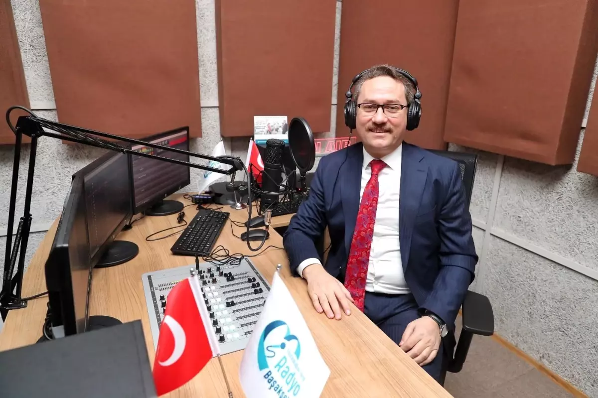 Türkiye Radyo Sokağı\'nı can kulağıyla dinliyor