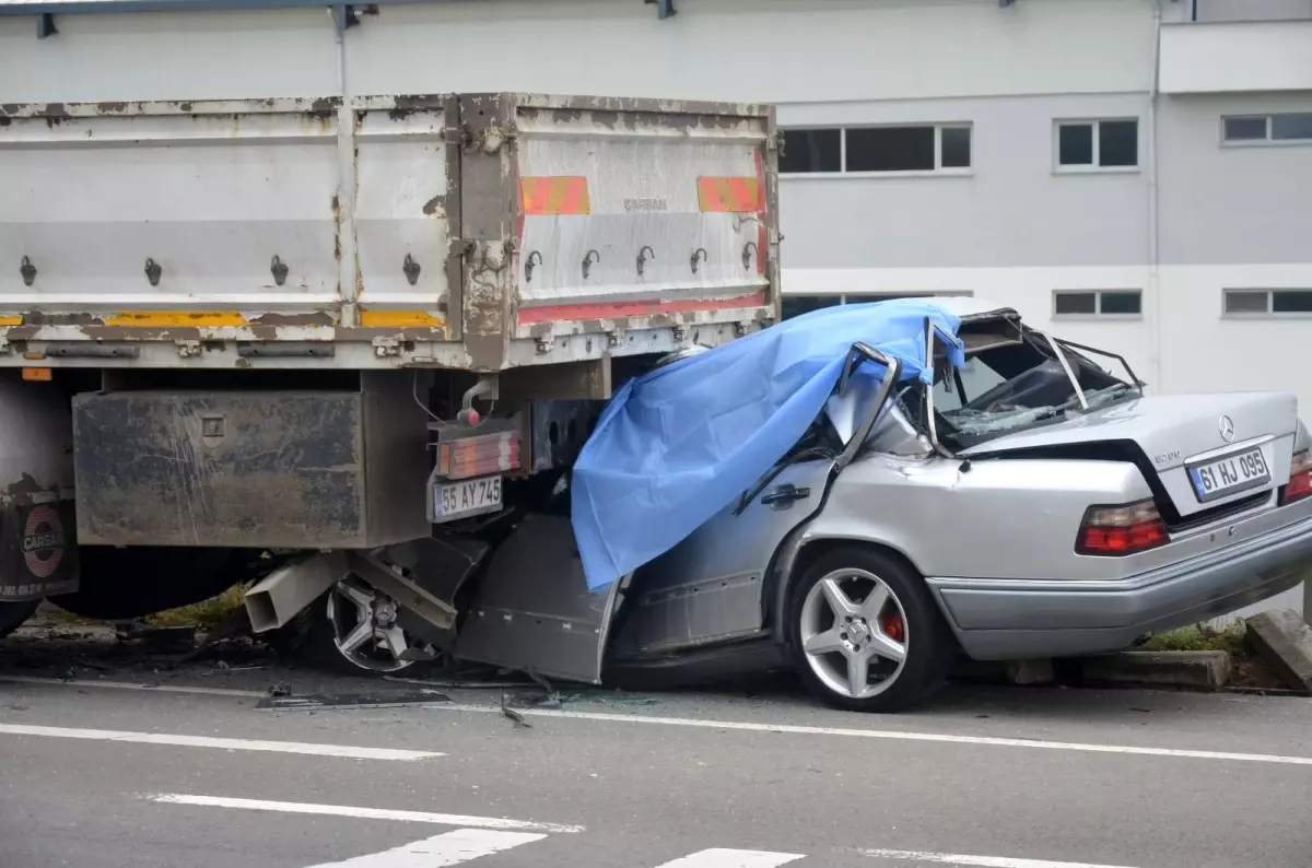 Yeni aldığı otomobili ile memleketine giderken tırın altında can verdi