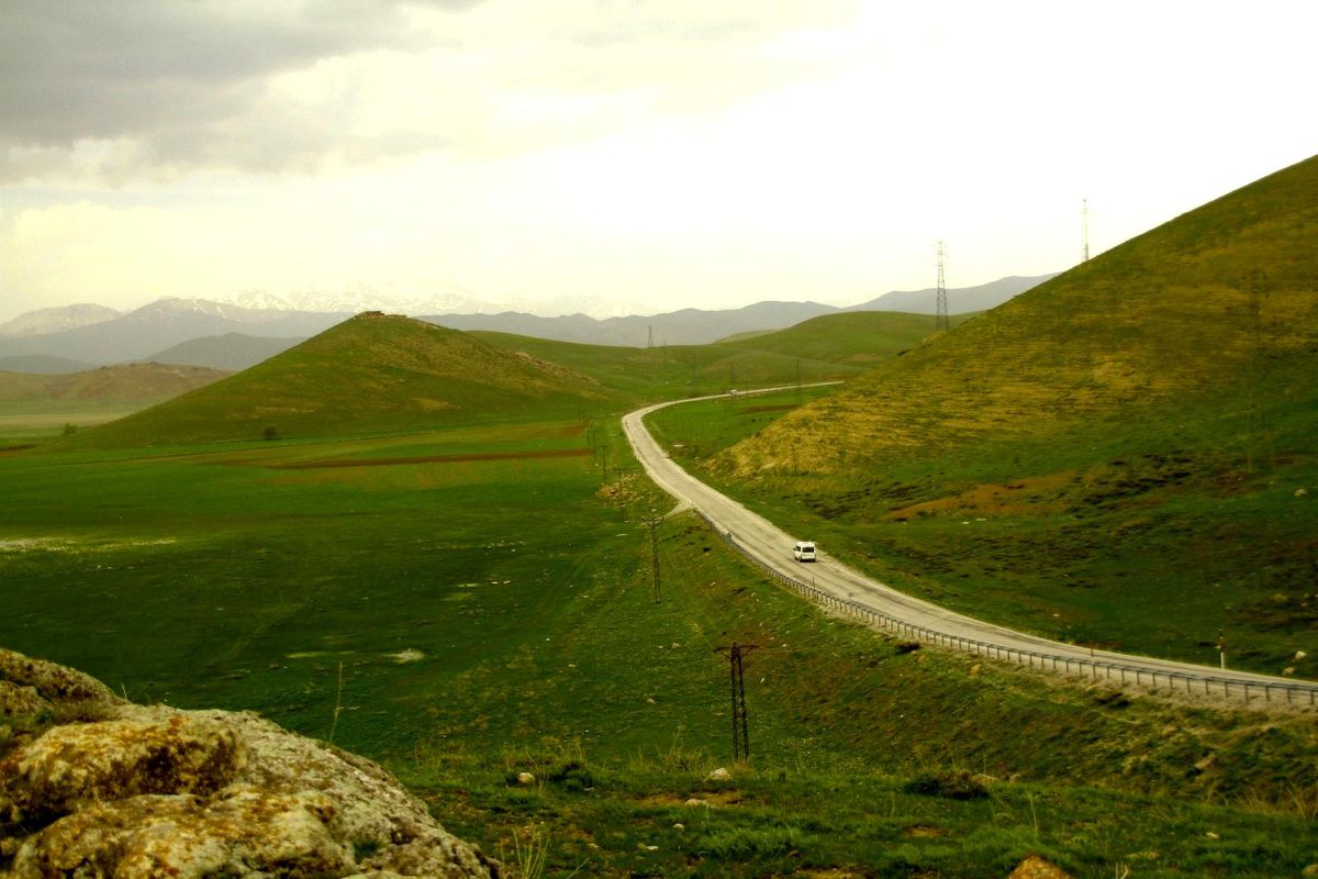 Yüksekova\'da bahar güzelliği