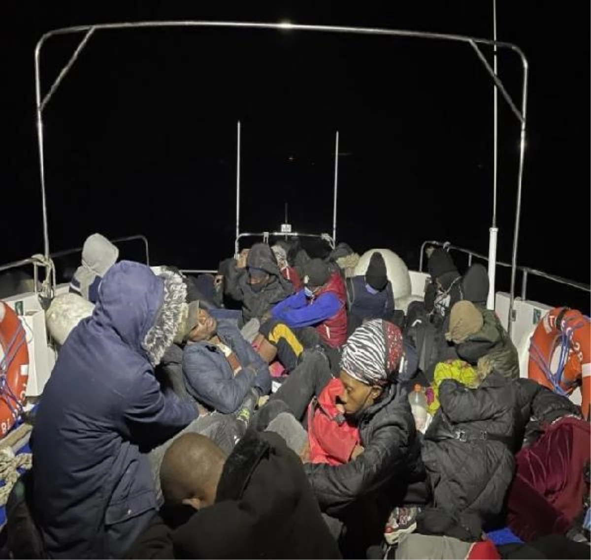 Yunanistan\'ın geri ittiği 30 göçmen kurtarıldı