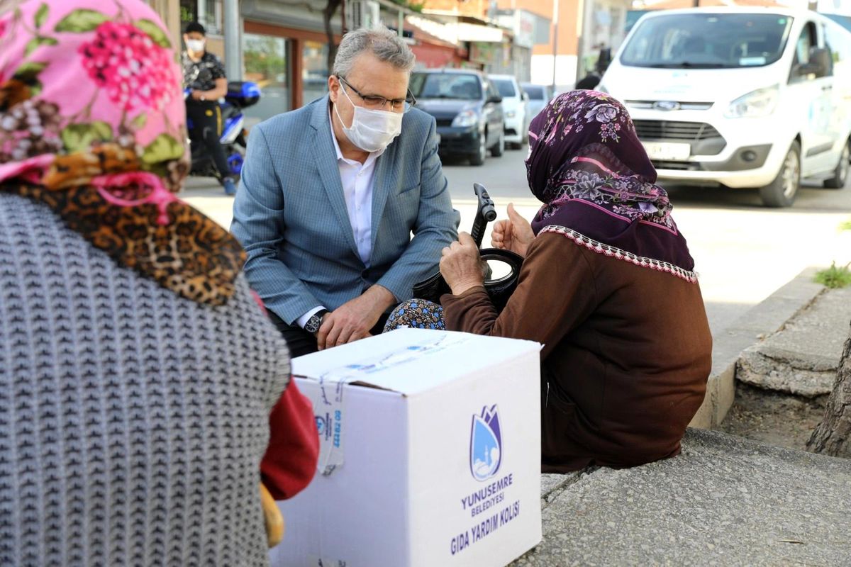 Yunusemre ramazan ayında da ihtiyaç sahiplerinin yanında