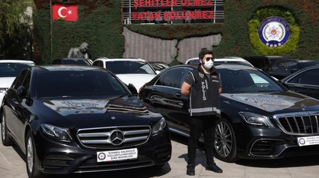 El konan 24 lüks otomobille, devleti 27 milyon lira zarara uğrattılar