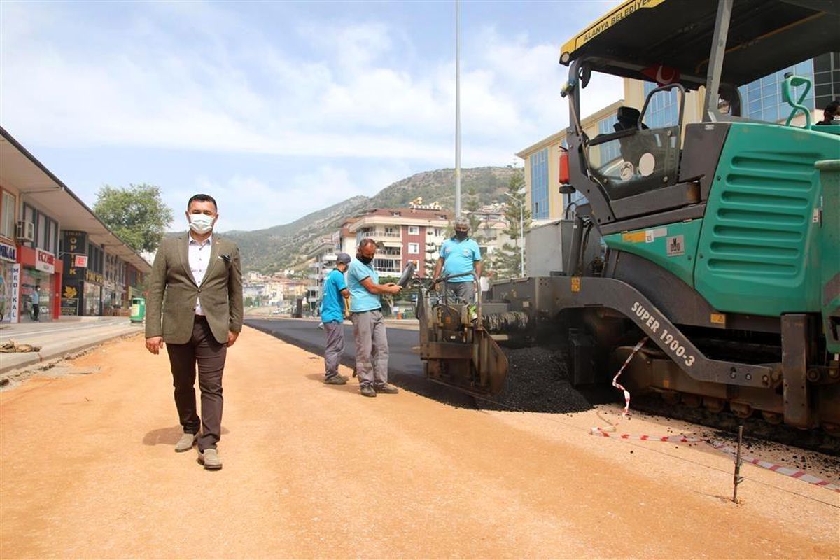Alanya\'nın yeni prestij caddesinde asfalt çalışmasına başlandı