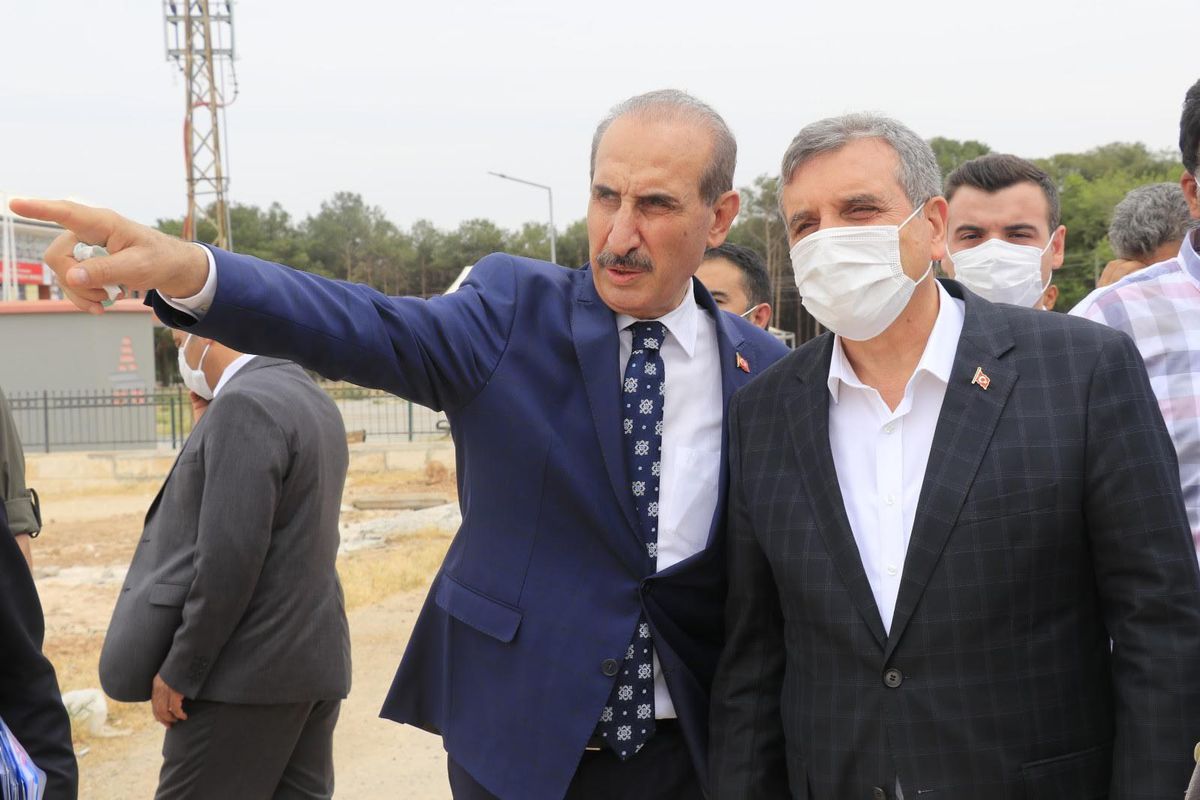 Başkan Beyazgül sahada incelemeler gerçekleştirmek üzere Akçakale\'ye çıkarma yaptı