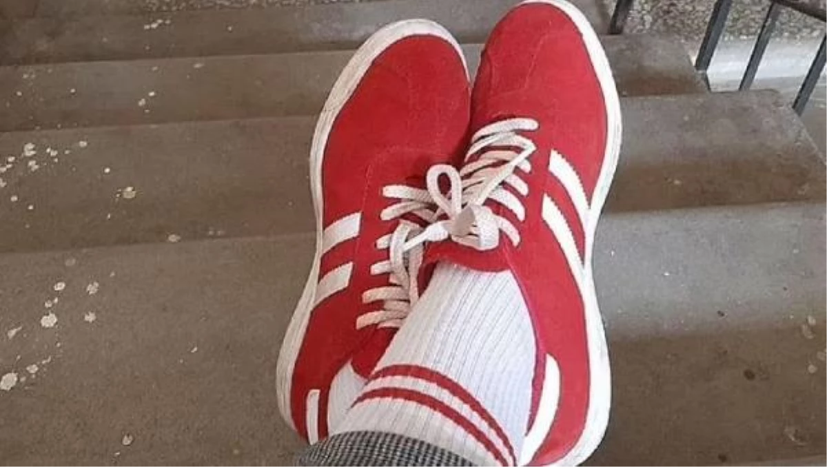 Belarus\'ta kırmızı beyaz ayakkabı ve çorap giyen kadına para cezası verildi