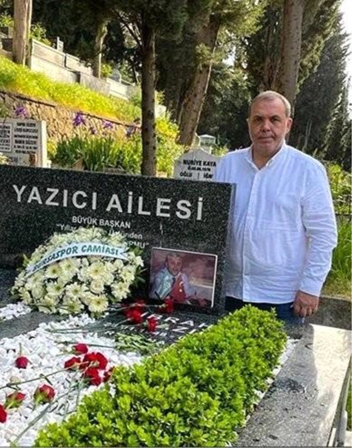 Bursaspor Başkanı Erkan Kamat, İbrahim Yazıcı\'nın kabrini ziyaret etti