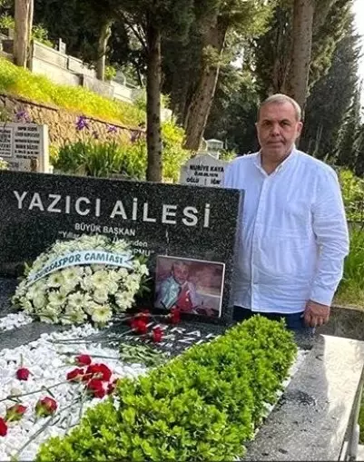 Bursaspor Başkanı Erkan Kamat, İbrahim Yazıcı'nın kabrini ziyaret etti