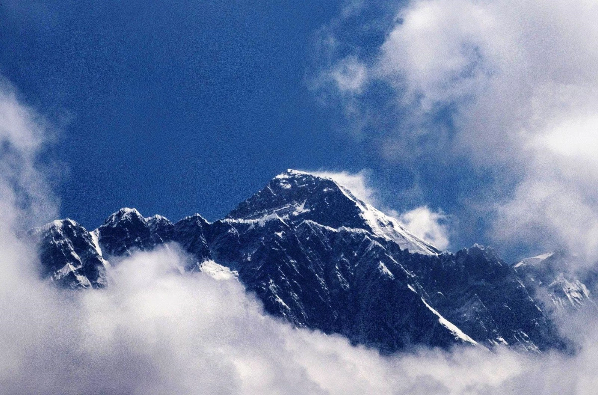 Çin, Everest Dağı\'nın kuzey yamacını dağcılara açtı
