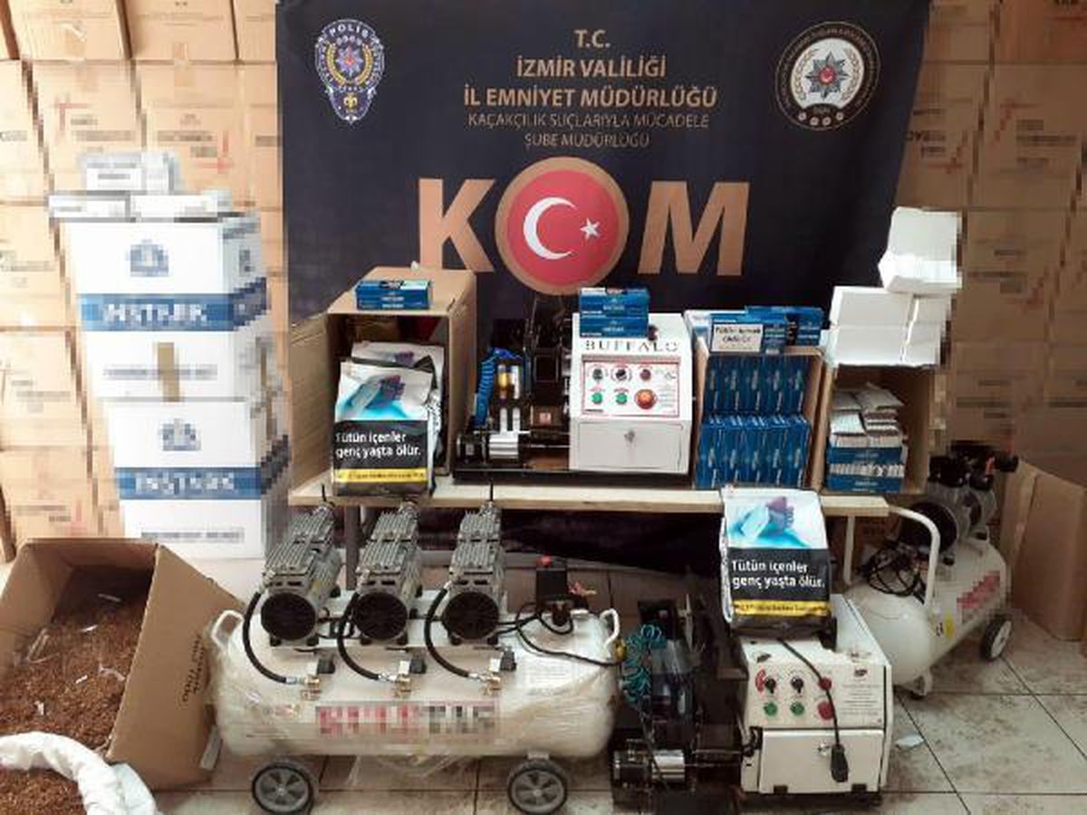 Son dakika haber! İzmir\'de düzenlenen sahte içki ve kaçakçılık operasyonlarında 2 şüpheli gözaltına alındı