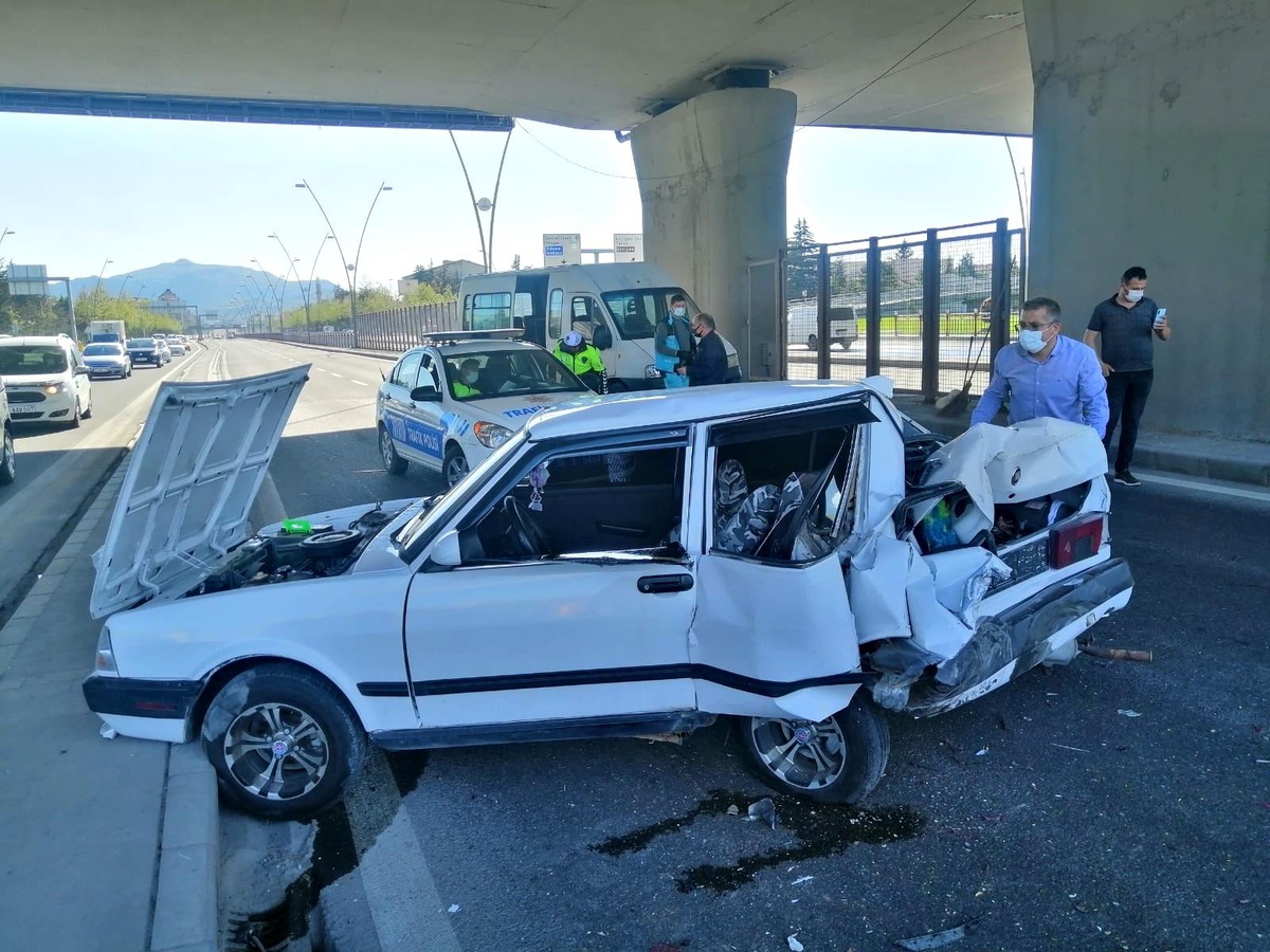 Son dakika haberi! Kayseri\'de zincirleme trafik kazası: 4 yaralı