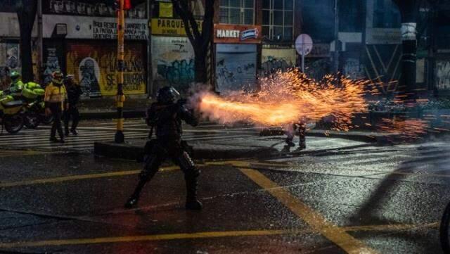 Kolombiya'da sokaklar yangın yeri! Hükümet masaya oturmaya hazır ama göstericiler vazgeçmiyor