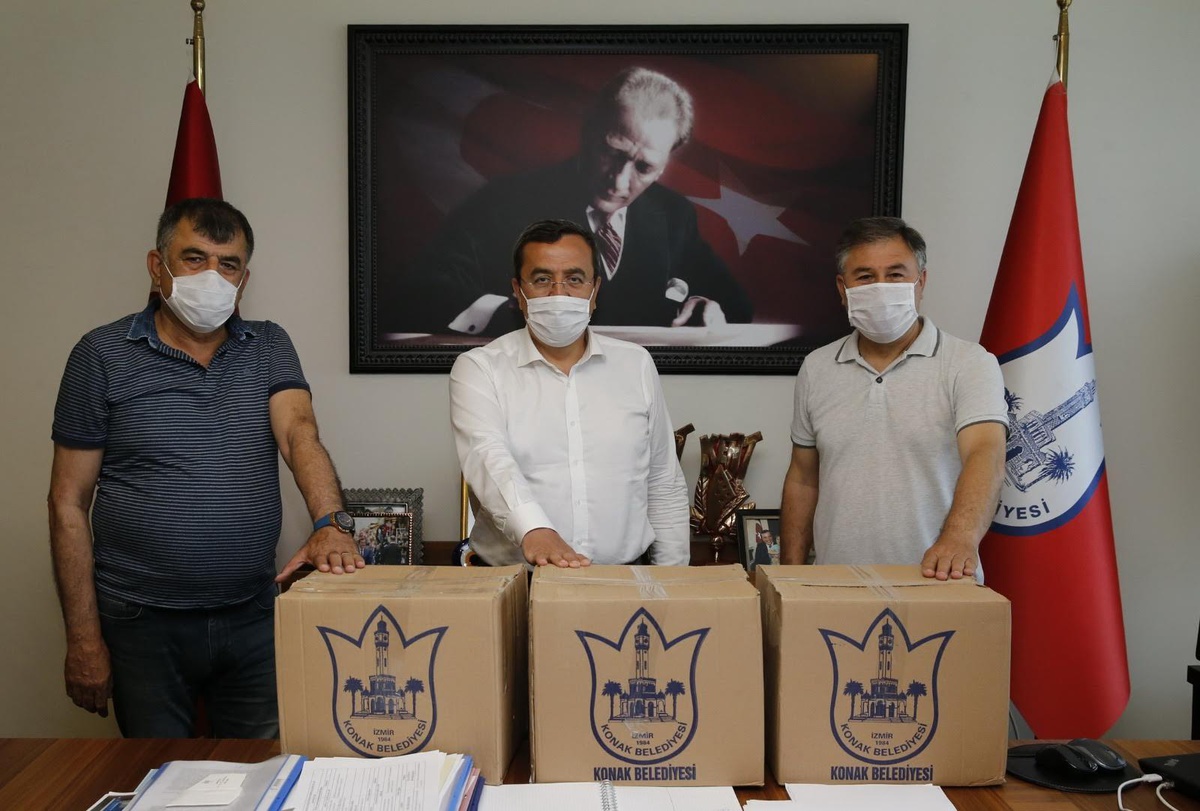 Konak\'ta amatör sporculara gıda desteği