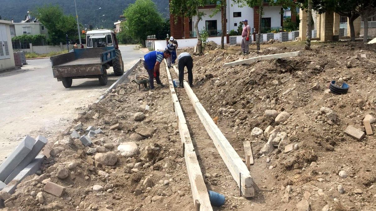 Kuleli Parkta çevre düzenlemesi