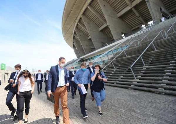 Chelsea ve Manchester City'nin yöneticileri Atatürk Olimpiyat Stadı'nda incelemelerde bulundu