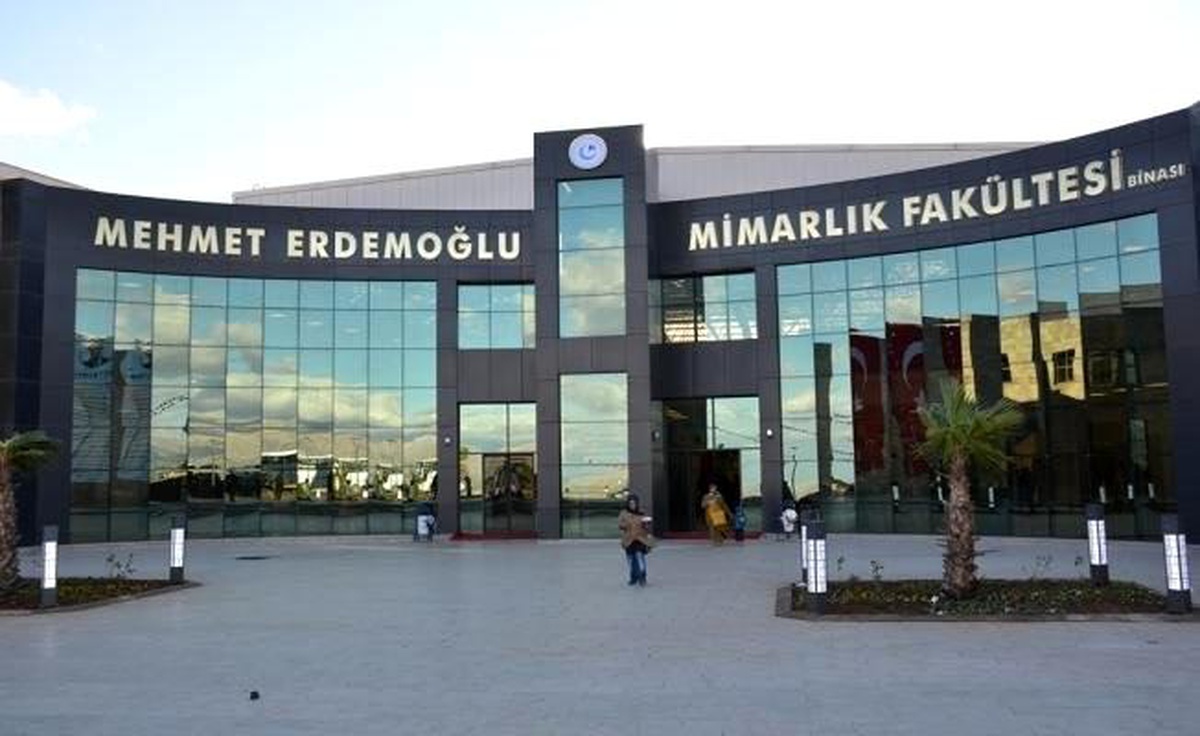 Mehmet Erdemoğlu Mimarlık Fakültesi \'Turuncu Bayrak\' sahibi oldu