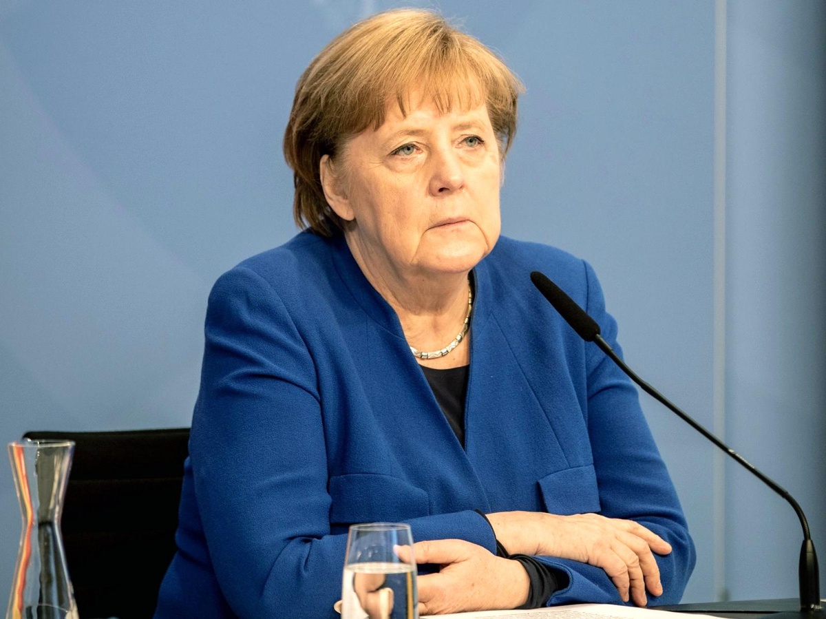 Merkel, Covid-19 aşılarının fikri mülkiyet hakları konusunda Uğur Şahin\'le görüştü