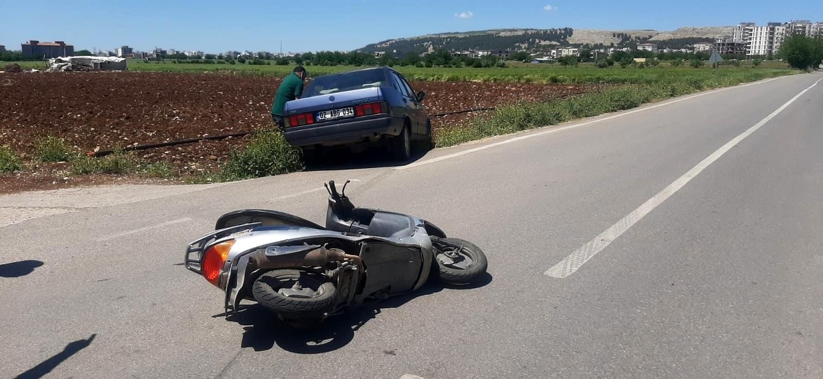 Otomobil motosiklete çarptı: 1 yaralı