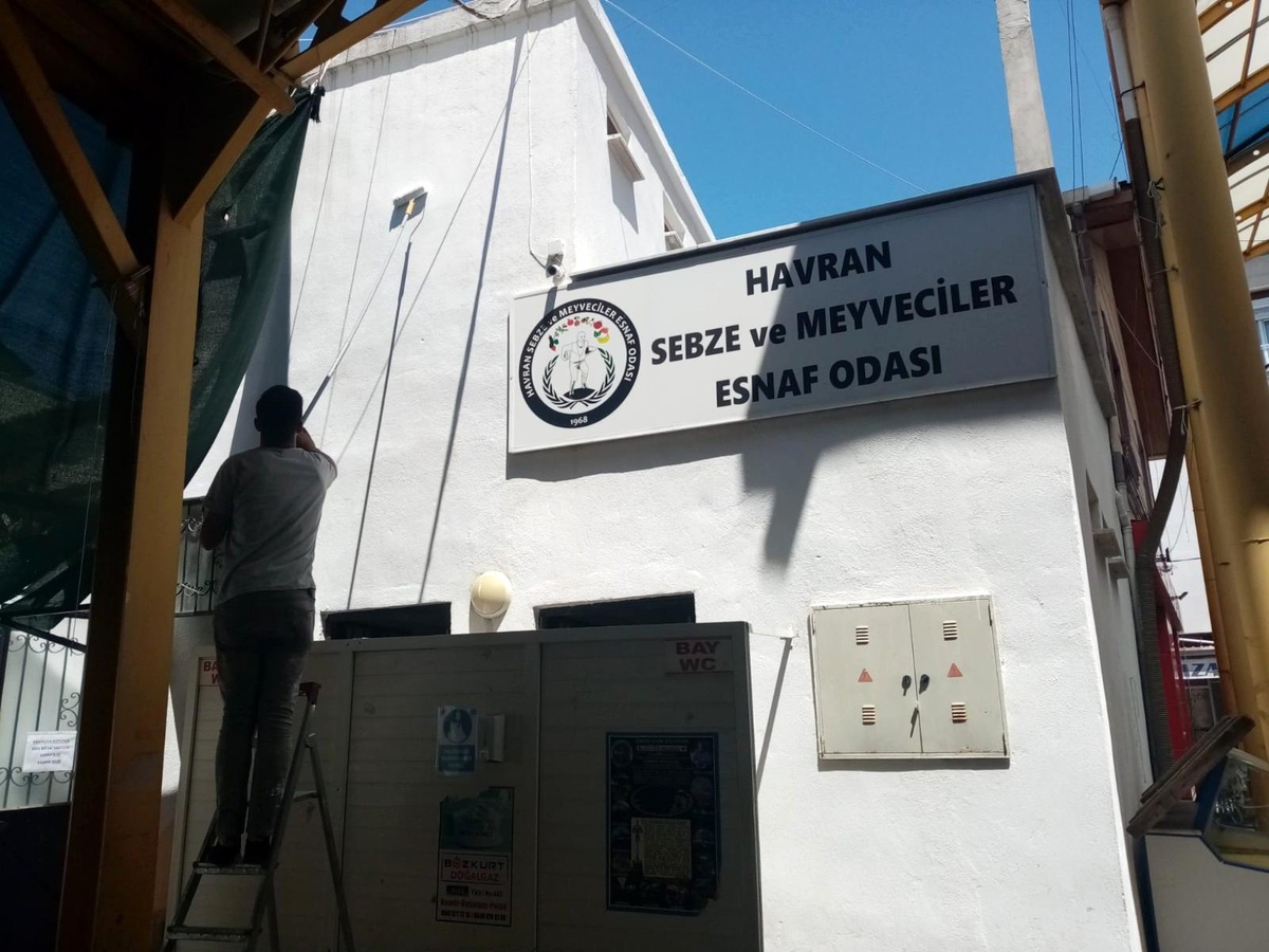 Pazar yerleri Cumartesi\'ye hazırlanıyor