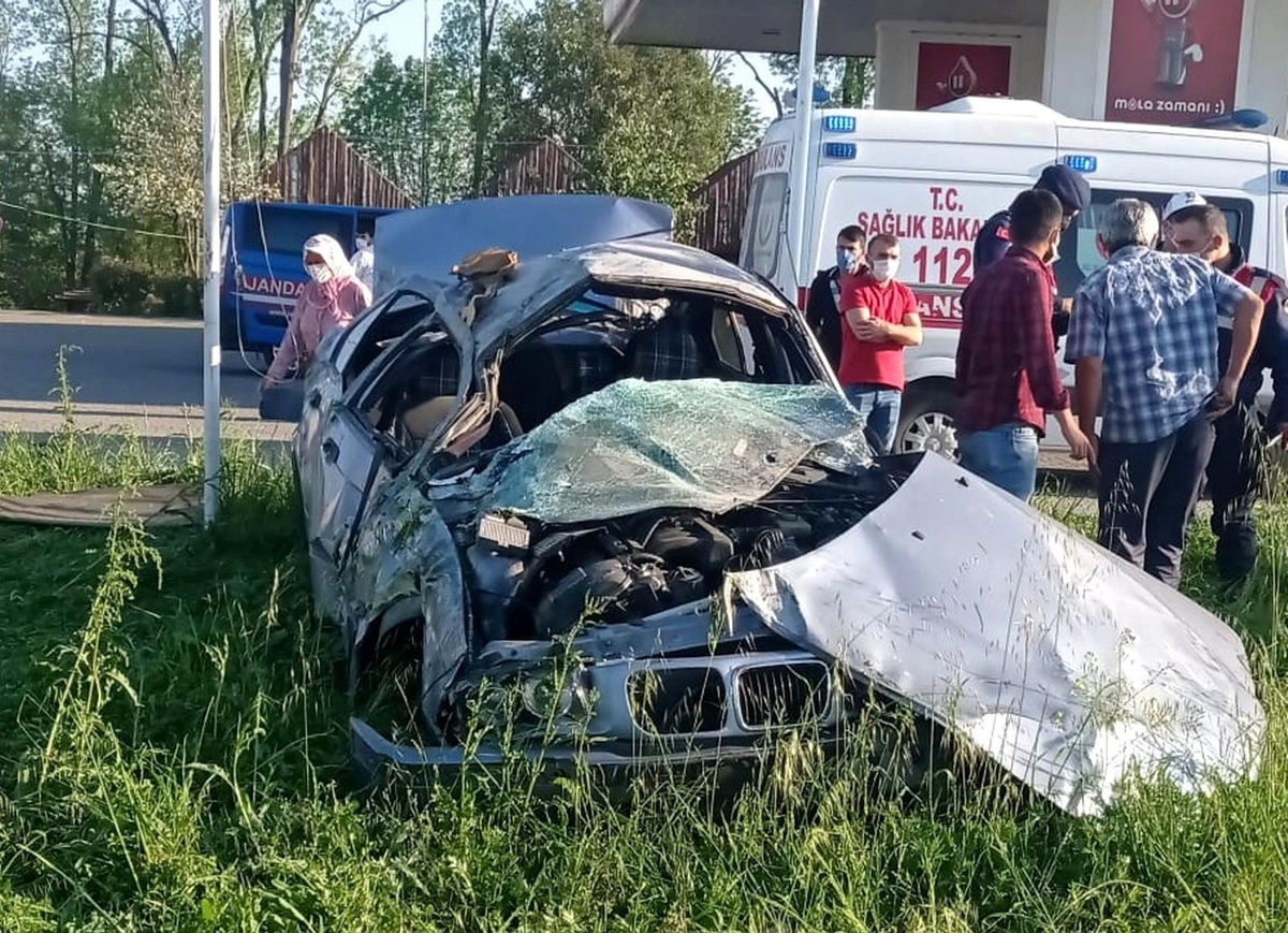 Samsun\'da otomobil kamyonetle çarpıştı: 2 yaralı