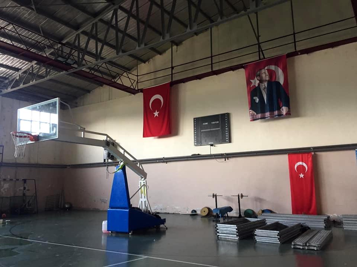 Spor salonunun onarım ve restorasyonu başladı
