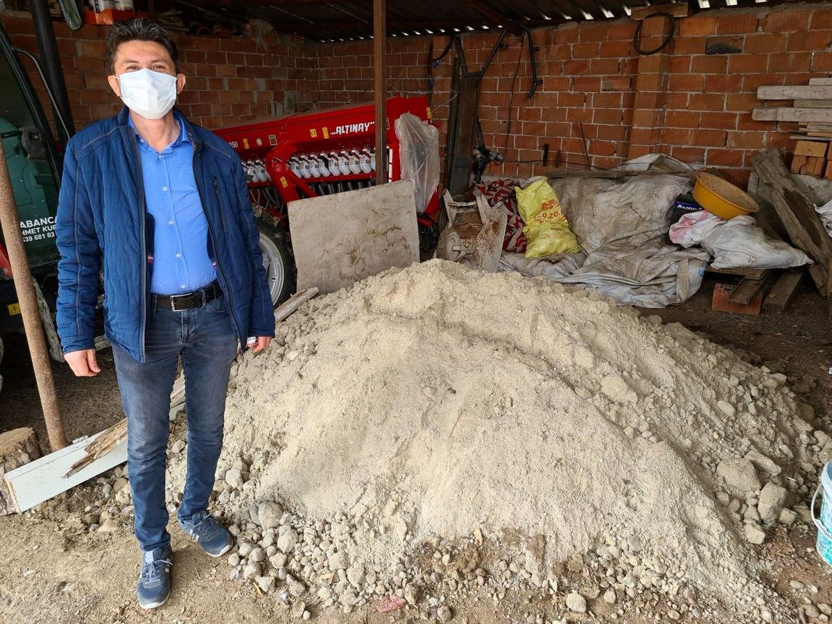 Tavşanlı\'da mera ve çayırlar gübreleniyor