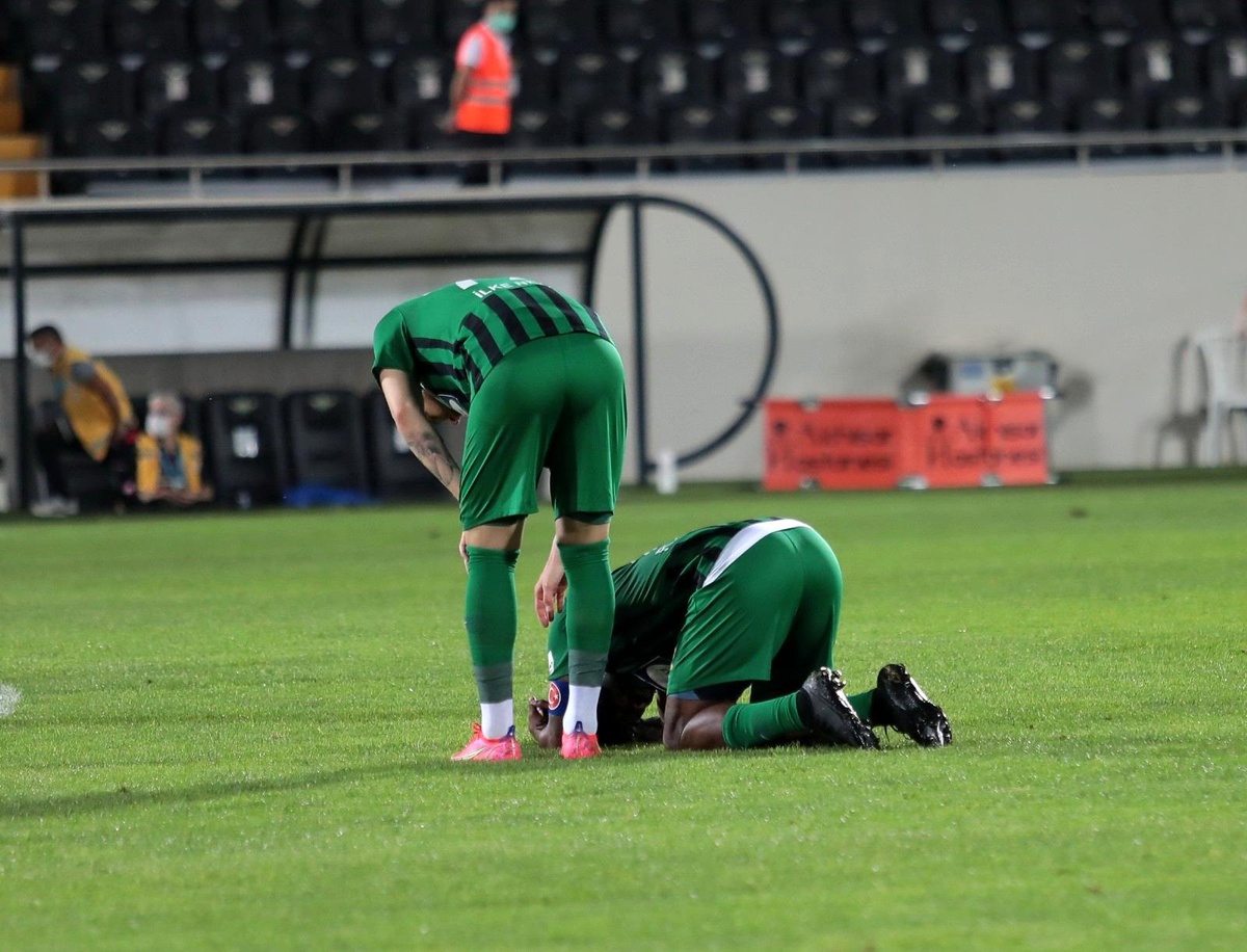 TFF 1. Lig: Akhisarspor: 0 Ümraniyespor: 0 (İlk yarı sonucu)