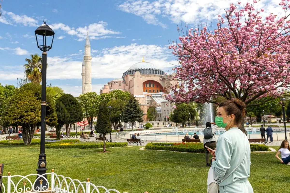 Vali Yerlikaya İstanbul\'a Mart ayında gelen turist sayısını açıkladı