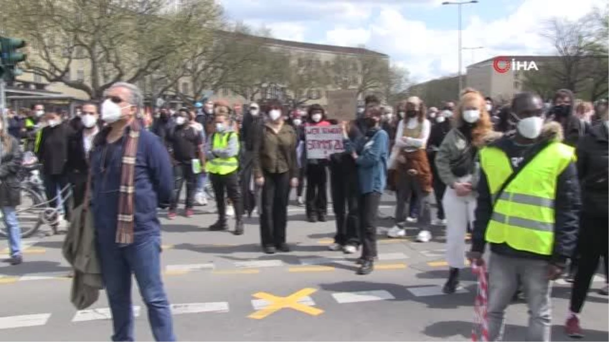 Almanya\'da güvenlik kurumlarındaki ırkçı yapılanmaya karşı protesto
